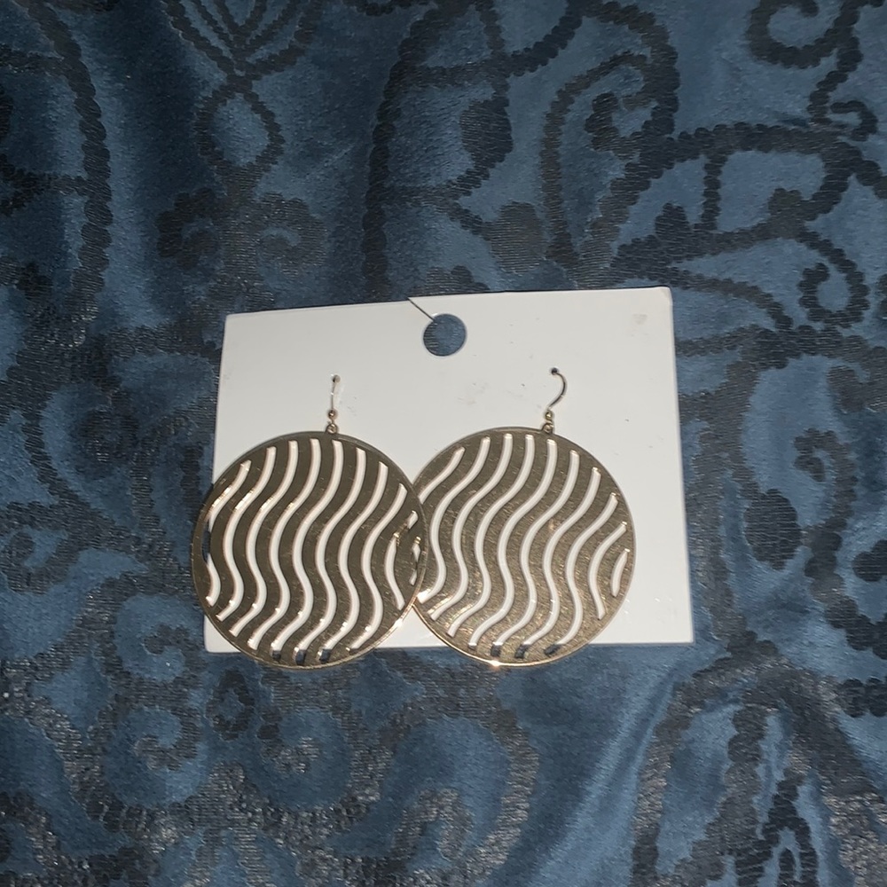 Gold Wavy drop style